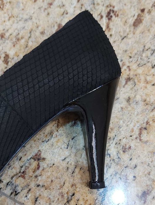 Sapatos em pele novos da marca HELSAR