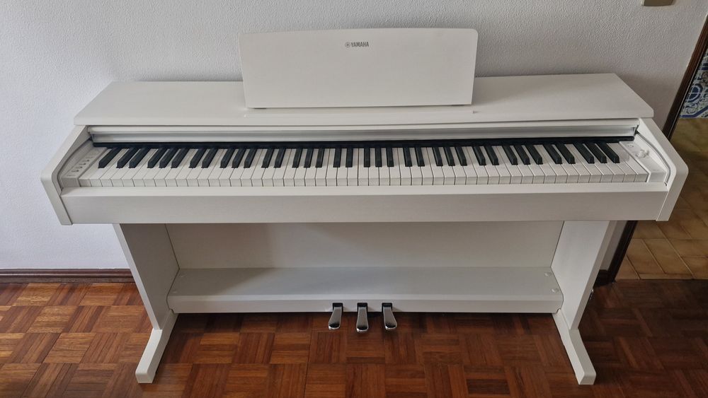 Piano Yamaha  NOVO