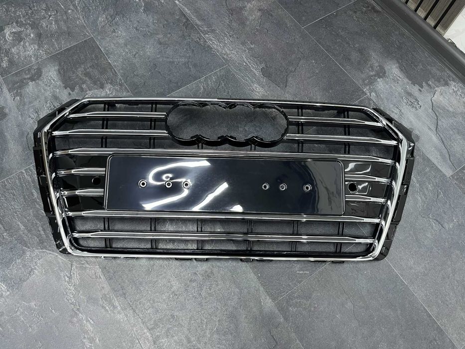 Решітка радіатора на Audi A4 B9 2015-2019 року Chrome Black Хромово чорна ( в стилі RS4 )