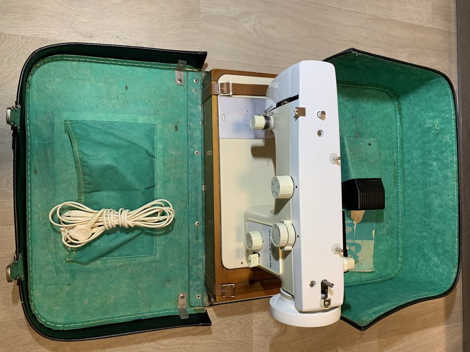 Швейная машинка ЧАЙКА 142