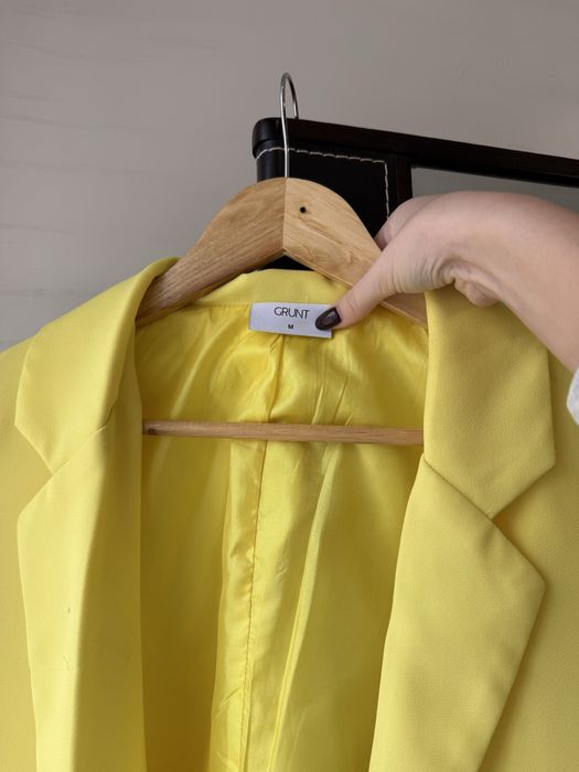 Яскравий жіночий піджак