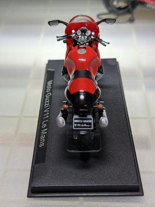 Miniatura Moto Guzzi V11 Le Mans na Escala 1/24 made by IXO Fernão