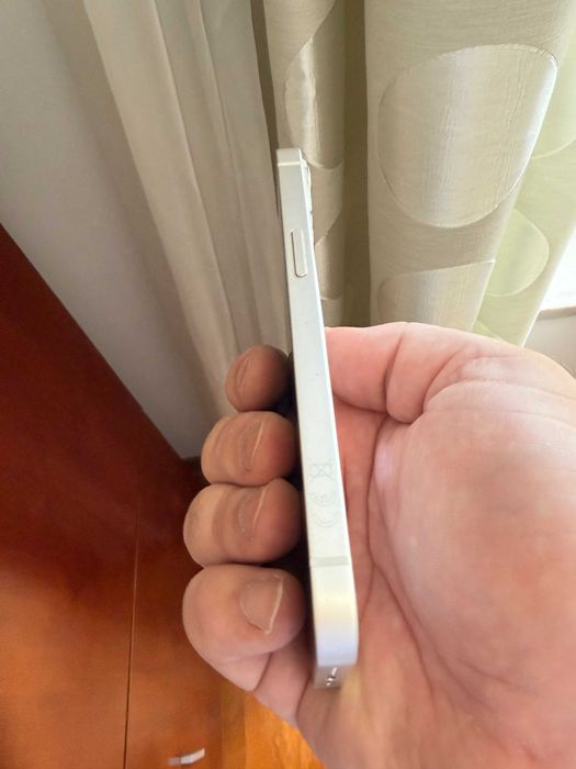 IPHONE 13 - 128Gb Branco Perola c/Novo c/Bateria 100%