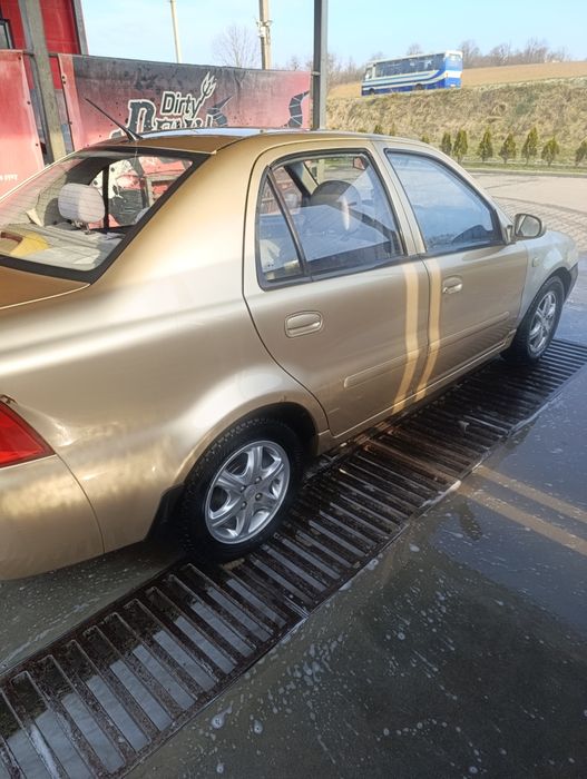 Автомобіль Geely MR