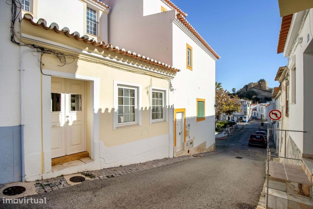 Encantadora Moradia T3  Em Banda  No Centro Histórico De Lagos