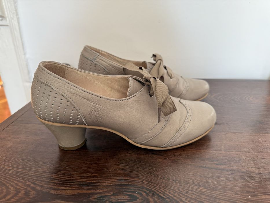 Sapatos de salto da Fly London