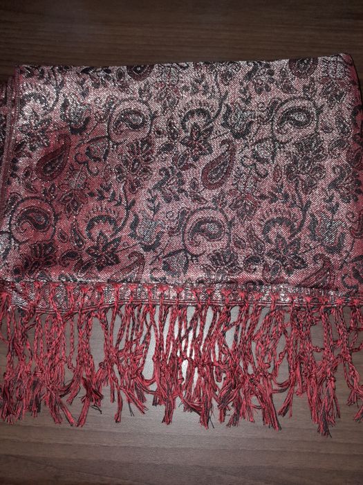 Продам жіночий шарф.