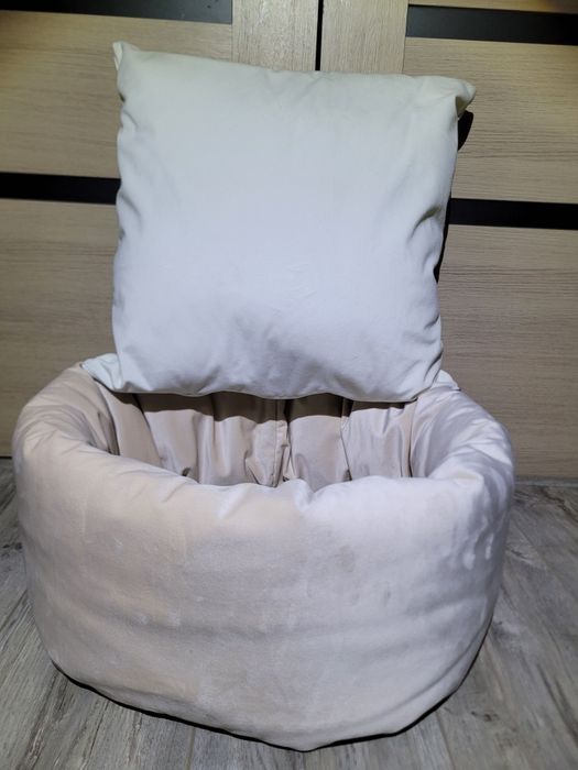 Лежанка для кота, або цуценяти