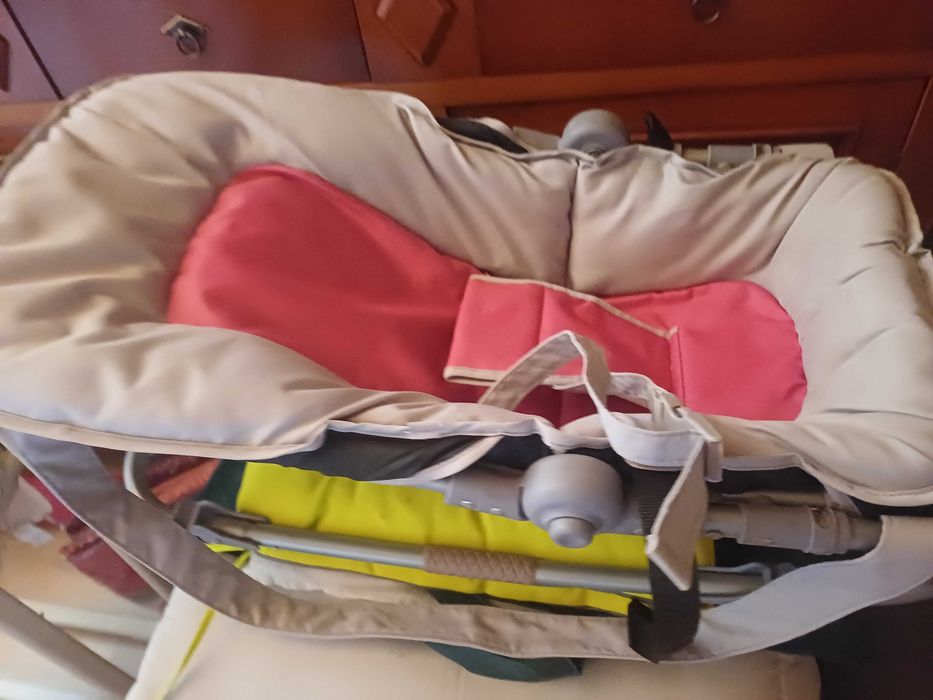 Espreguiçadeira para bebé menina