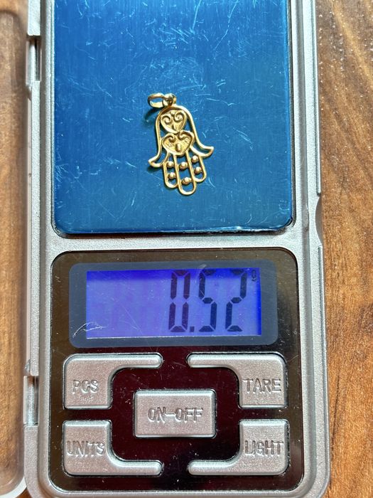 Złota zawieszka,ręka Fatimy,585