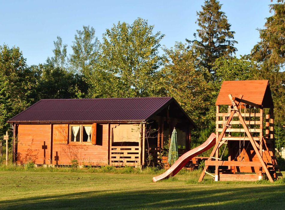 Domki letniskowe nad jeziorem w Poroście