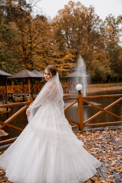 Красива весільна сукня