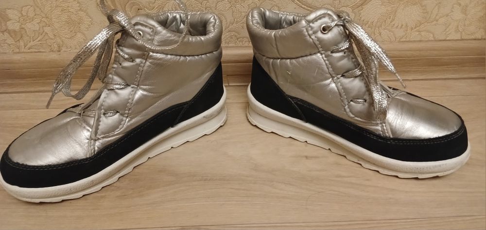 Взуття ботинки жіночі зимові 39 розмір