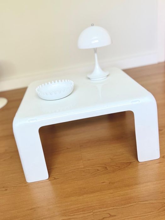 Mesa Meda - 4 gatti by Mario Bellini em branco