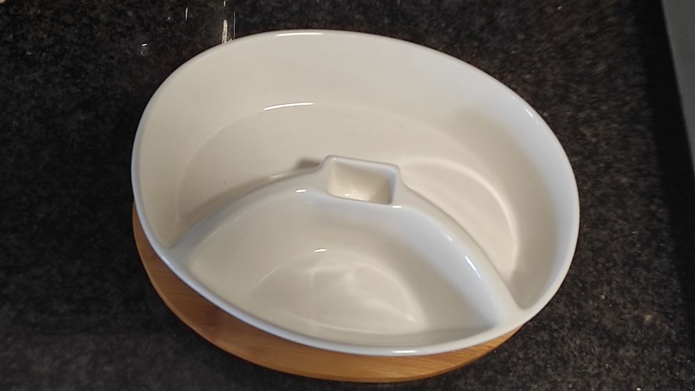 Quebra Nozes Metálico, Taça em Porcelana, Base em Bambú