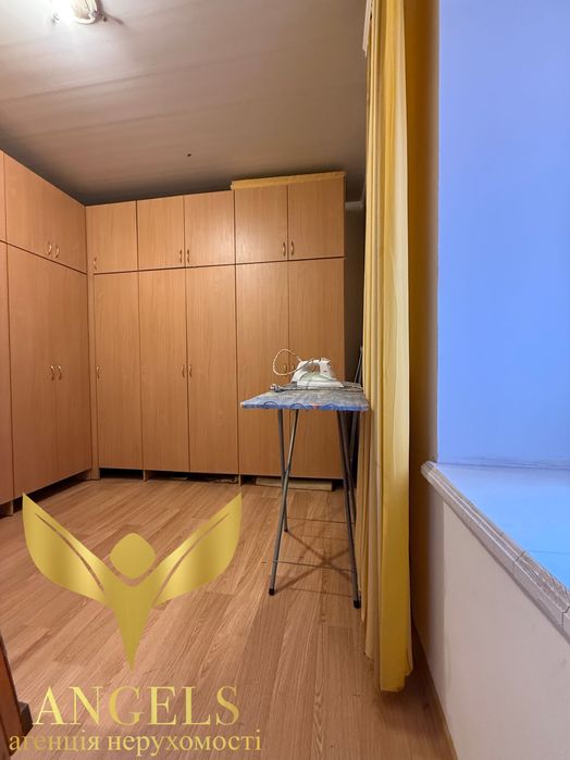 Приватний будинок в центрі: 4 спальні/3 санвузли + робоче крило, гараж