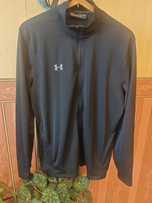 Продам спортивную кофу Under armour.