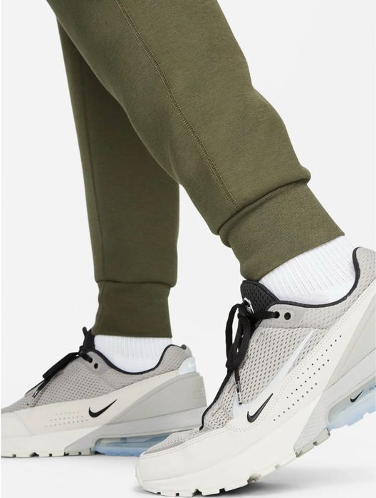 Оригінальні чоловічі штани Nike Sportswear Tech Fleece Joggers Olive FB8002-222 в розмірі L недорого