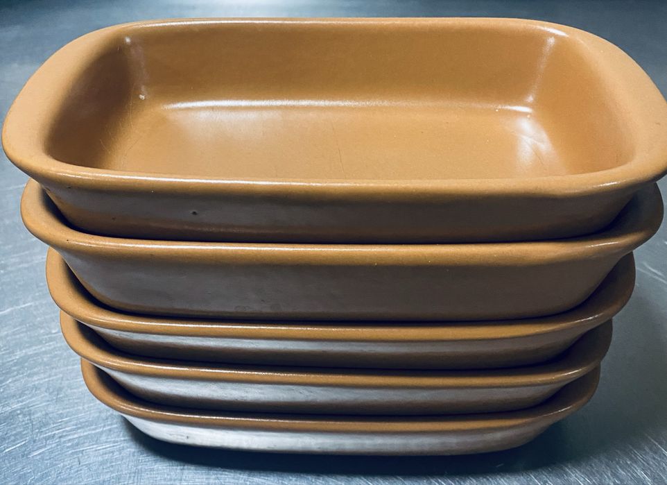 Посуд різний, різні матеріали