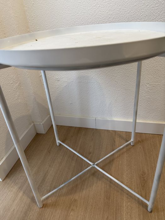Mesa em metal branco