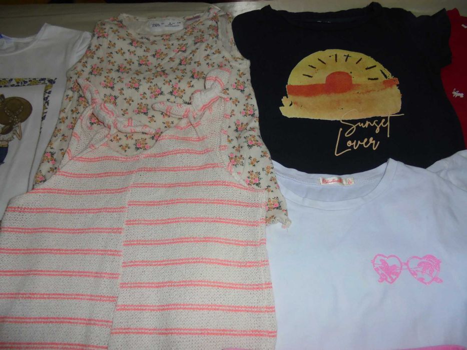 lote de roupa de menina a contorção