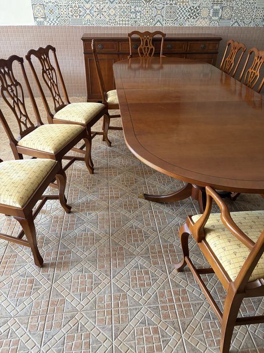 Mesa de Jantar Clássica Extensível (até 280cm) + 10 Cadeiras