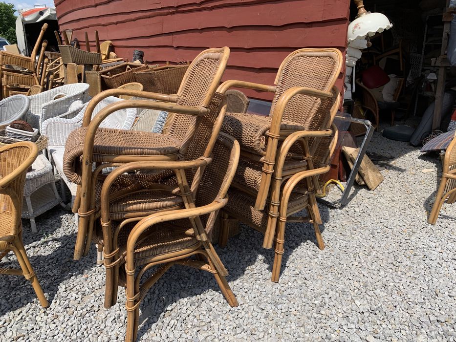 Bardzo ładne krzesła rattanowe