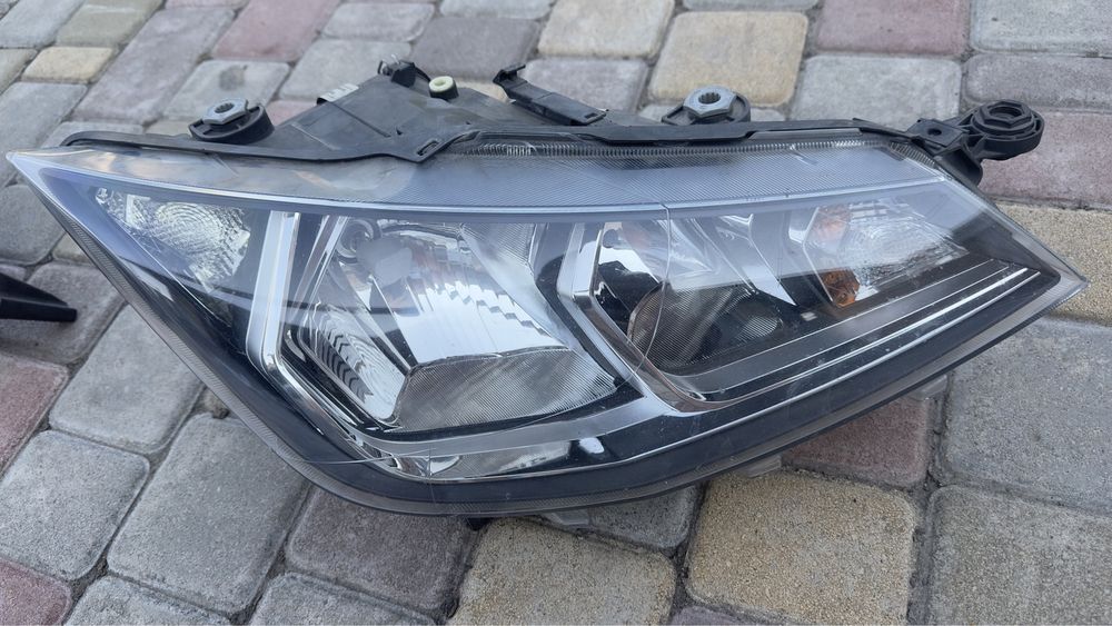 Фара передня права галоген SEAT IBIZA