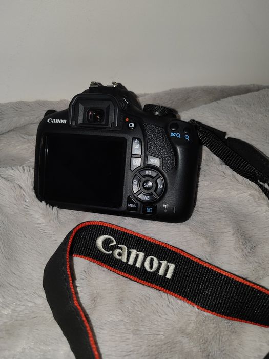 Canon EOS  2000D
