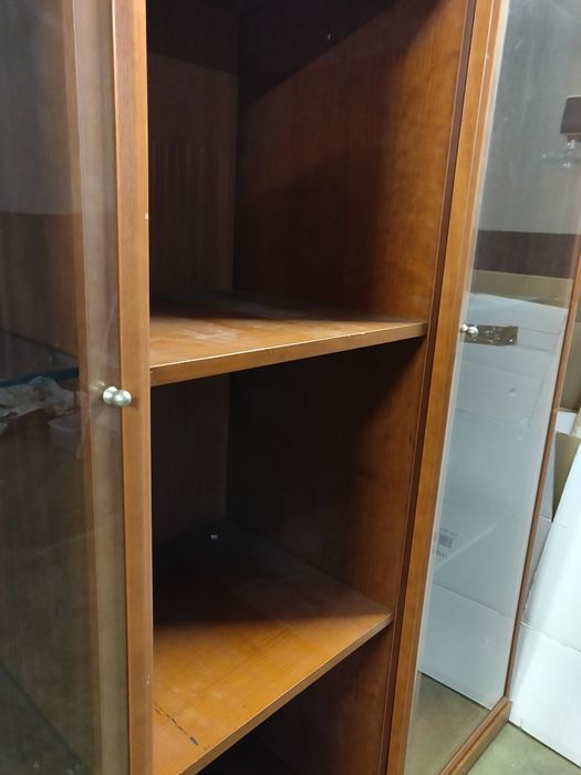 Móvel de sala cristaleira