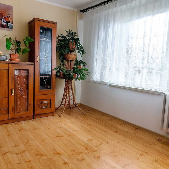 Żagań, trzy pokoje, trzecie piętro, cena 340 000 zł.