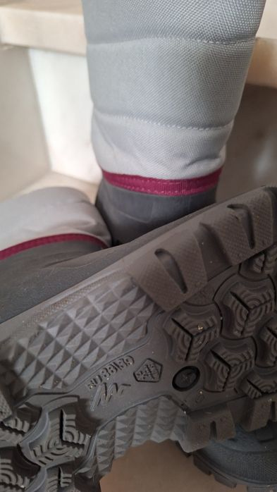 Fatos botas e luvas para neve