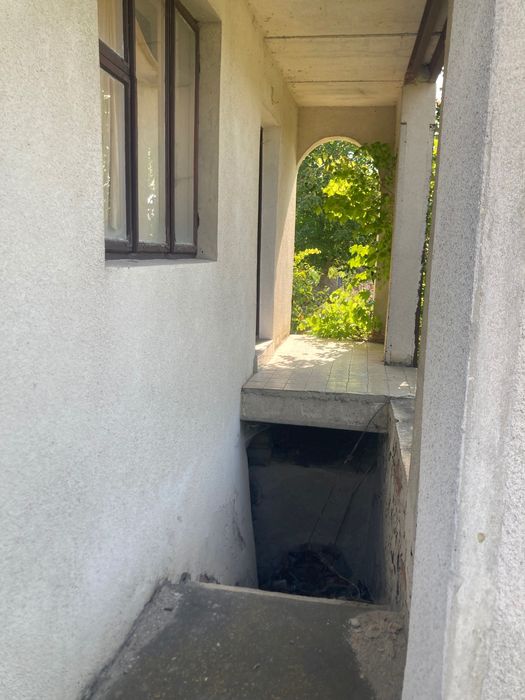 Земельна ділянка з будиночком