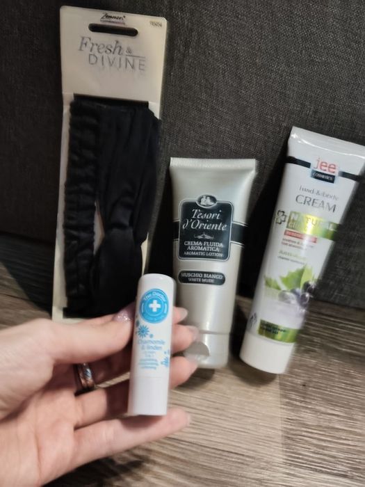 Набір косметики: пов'язка Fresh & Divine, лосьйон Tesori d'Oriente, крем Jee Cosmetics та бальзам The Doctor