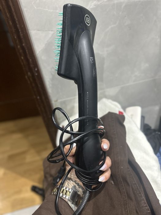 Escova secadora e prancha cabelo