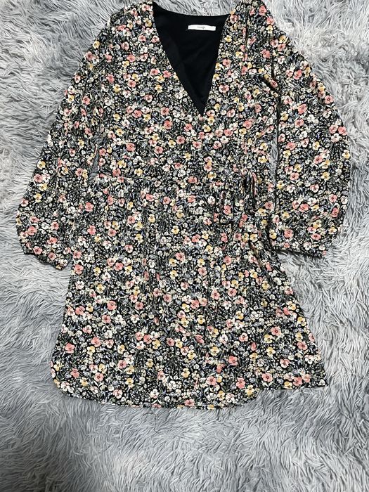 Продам жіночі сукні,одна Нова