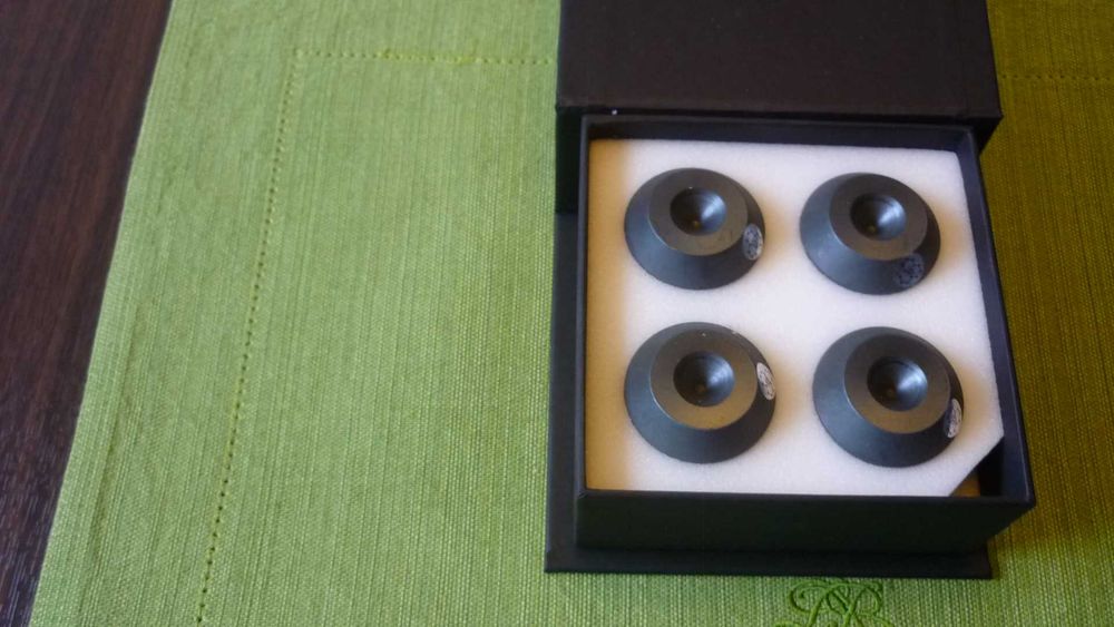 Podstawki pod kolce głośnikowe Graphite Audio