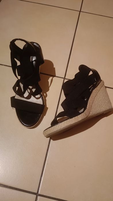 Sandały na plecionej koturnie roz.38
