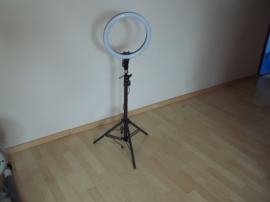 Lampa pierścieniowa LED ze statywem 1,8m i mocowaniem telefony BAESUS