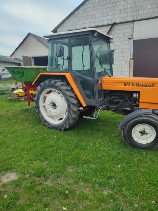 Sprzedam pięknie utrzymany ciągnik Renault 651 S. ZAREJESTROWANY, ważny przegląd i ubezpieczenie.