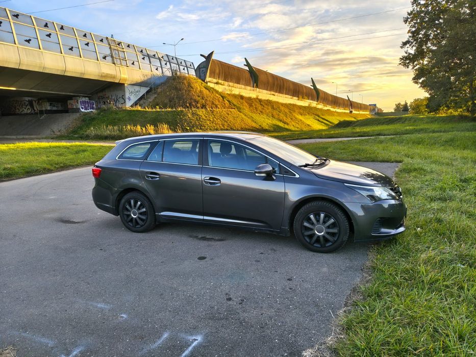 Toyota Avensis kombi 2015, niski przebieg