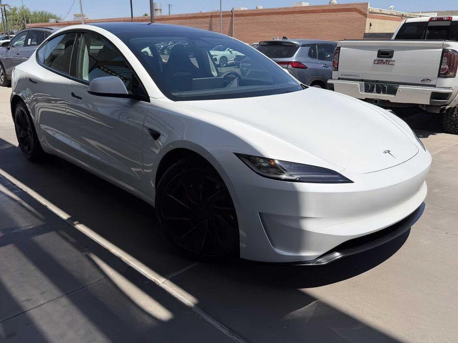 Tesla Model 3 Performance      2026