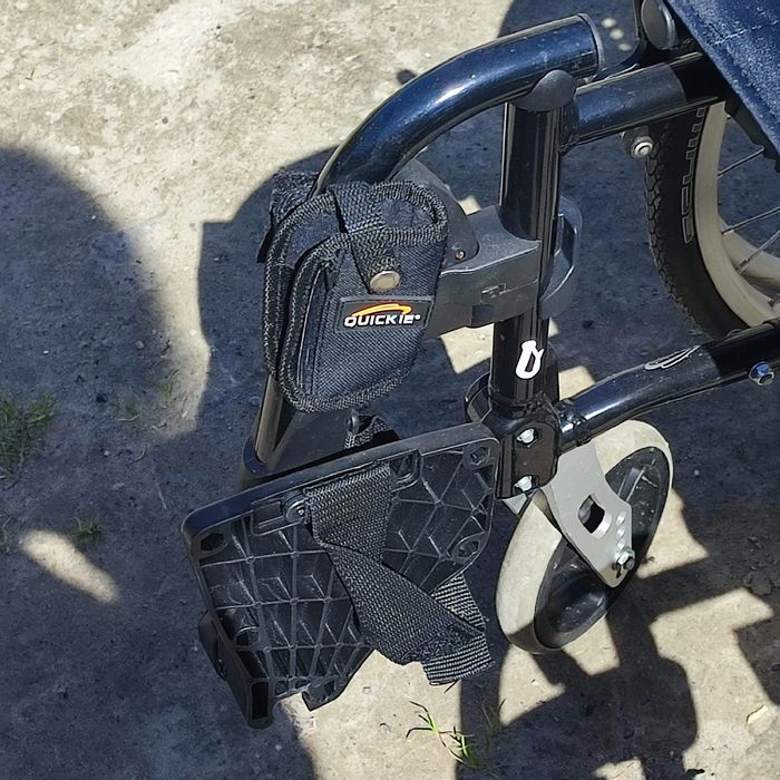 Wòzek inwalidzki QUICKIE