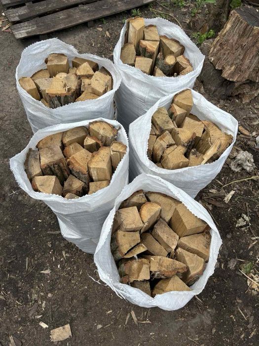 Дрова дуб рубані в мішках