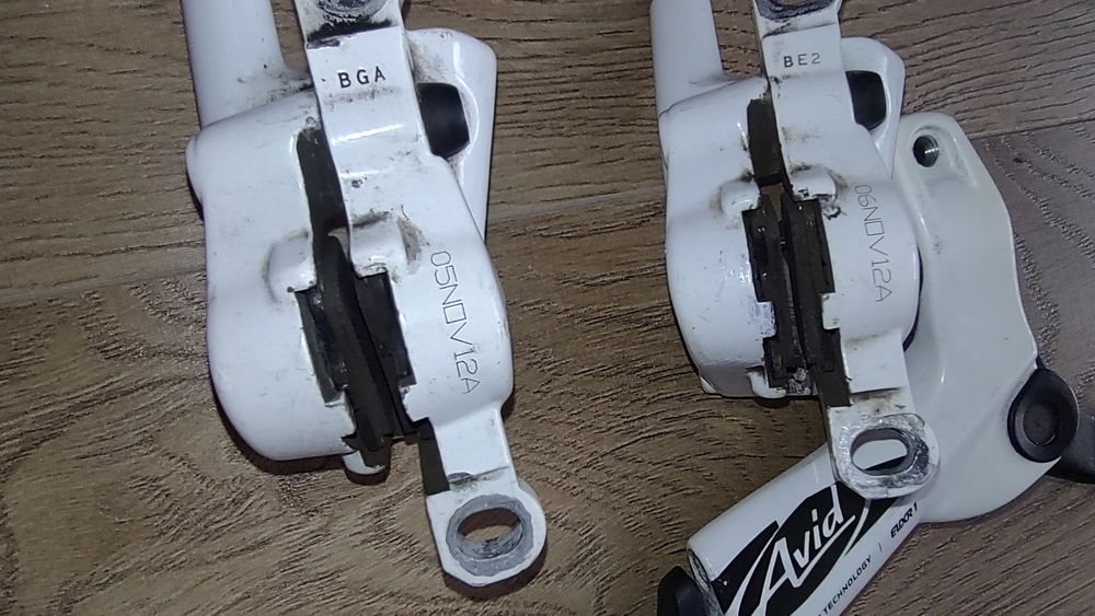 Hamulce hydrauliczne Avid Elixir 1 z klockami