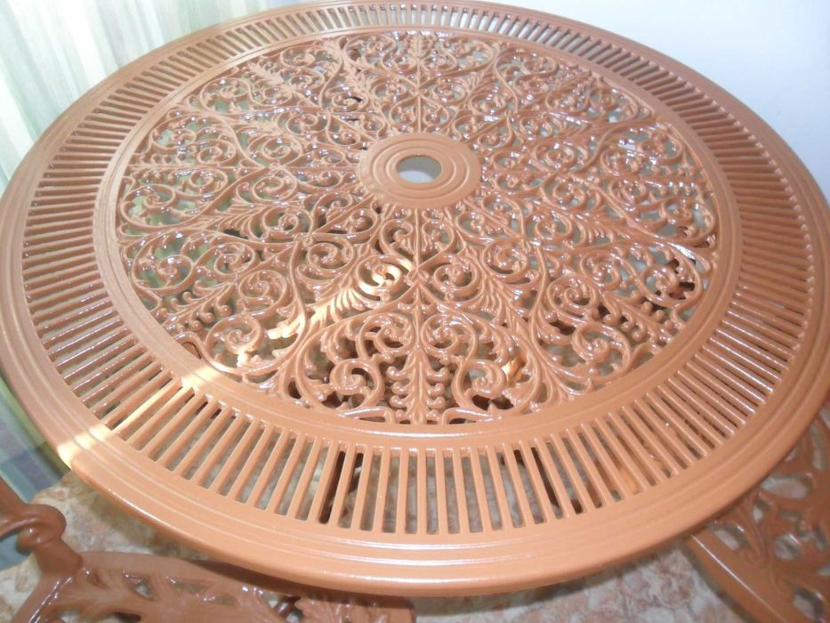 Mesa e 3 cadeiras de alumínio fundido