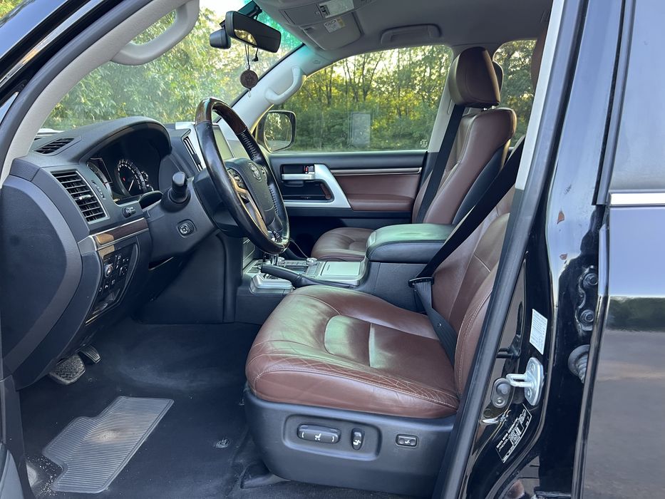 Продається Toyota Land Cruiser 200 2020 рік