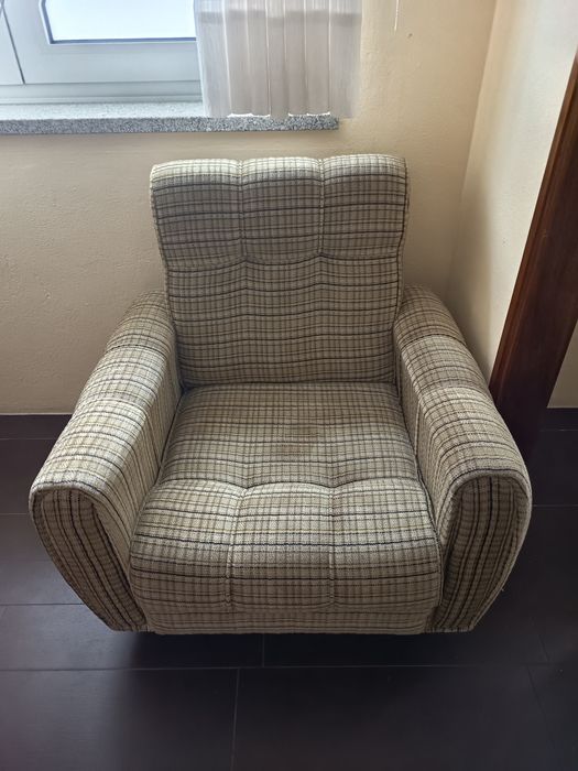 Vendo esse sofá com duas Poltronas
