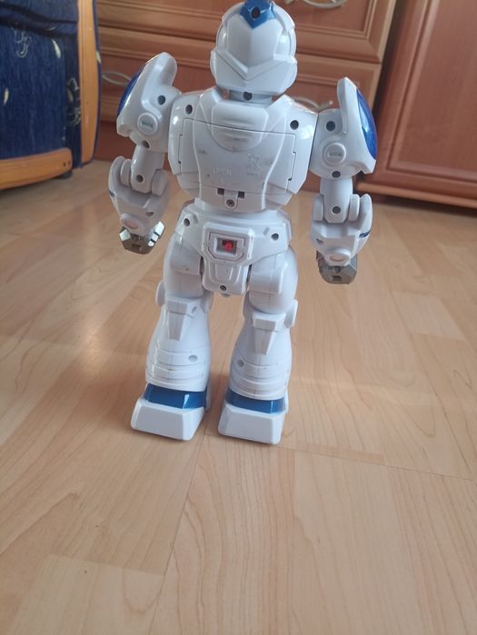 Robot elektroniczny interaktywny, chodzi, tanczy