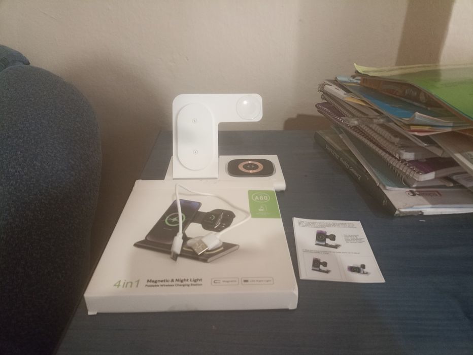 Бездротова зарядка 4 в 1 для iPhone, Apple Watch та AirPods (Біла)